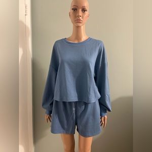 HAEOF Womens   Set  Ribbed  shorts and hoodie size M